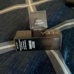 Huda Beauty | Power Bullet Cream Glow Lipstick | Bossy Brown Goal Digger